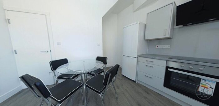 5 Bedroom House To Rent In Royal Park Grove, Leeds, LS6