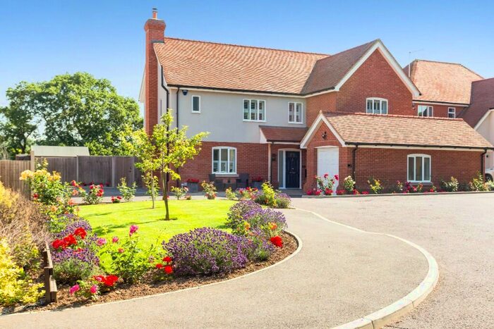 4 Bedroom Detached House For Sale In Oak Tree Close, EN9