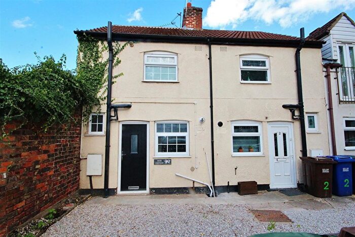 2 Bedroom End Of Terrace House To Rent In Pitts Yard, Millgate, Selby, YO8
