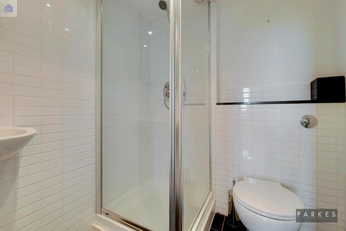 3 Bedroom Flat To Rent In Peterborough Road, Hammersmith, London, SW6