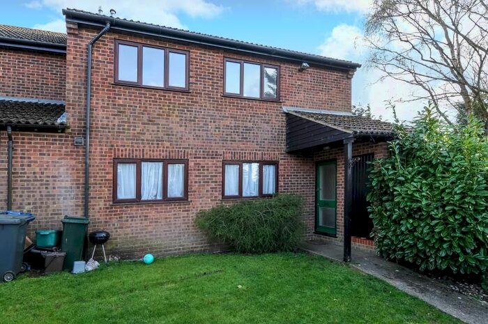 2 Bedroom Flat To Rent In Birinus Close, High Wycombe, HP12