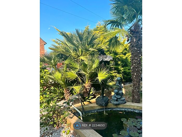 Studio To Rent In Rendlesham Road, London, EN2