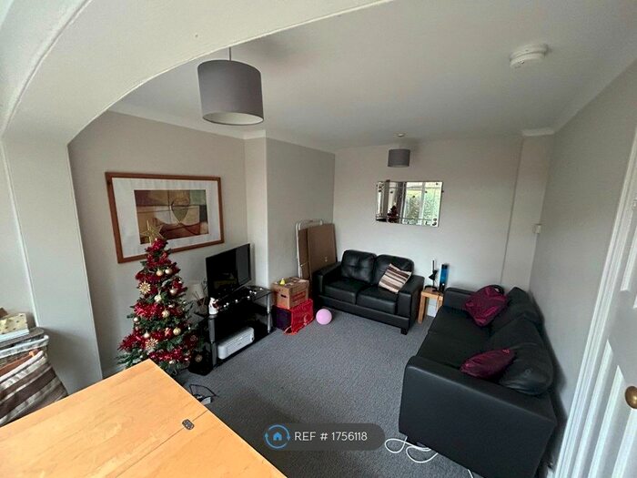 3 Bedroom Semi-Detached House To Rent In Wood Lane, Headingley, Leeds, LS6