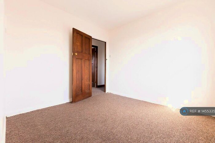 3 Bedroom Semi-Detached House To Rent In Cochrane Road, Dudley, DY2