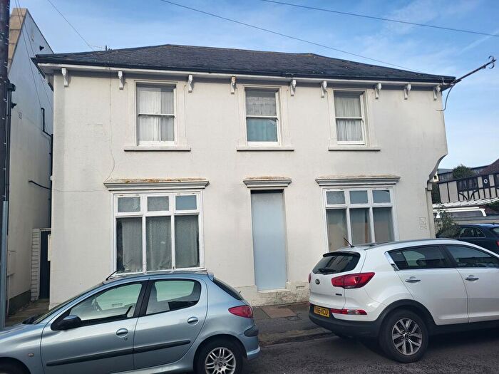 3 Bedroom Flat For Sale In River Road, Littlehampton, BN17