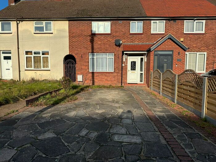 3 Bedroom Semi-Detached House To Rent In Daventry Road, Romford, RM3