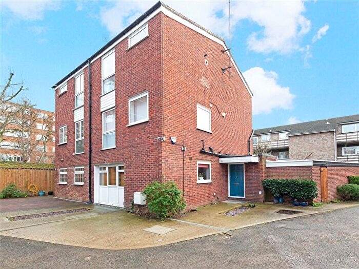 5 Bedroom Semi-Detached House For Sale In Carlisle Close, Kingston Upon Thames, KT2