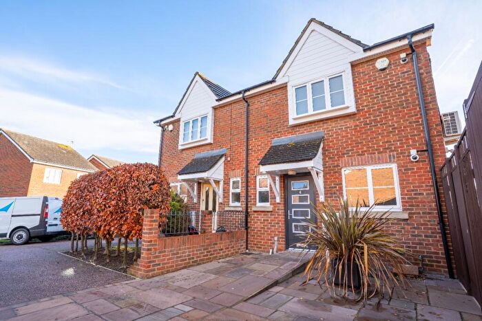 3 Bedroom Semi Detached House For Sale In Capstan Mews, Gravesend, Kent, DA11
