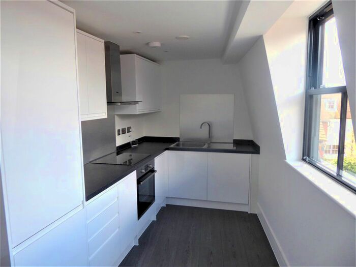 2 Bedroom Flat To Rent In Castle Street, Canterbury, CT1