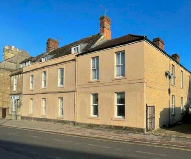 2 Bedroom Flat To Rent In The Causeway, Chippenham, SN15