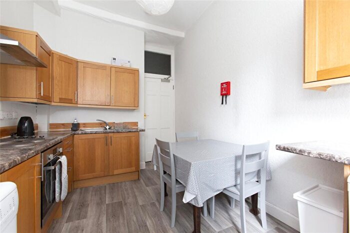 3 Bedroom Flat To Rent In Morrison Street, Edinburgh, EH3