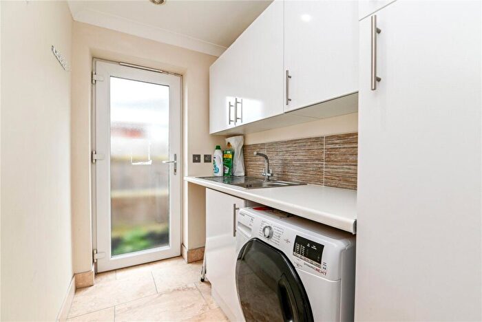 2 Bedroom Bungalow For Sale In Roebuck Close, New Milton, Hampshire, BH25