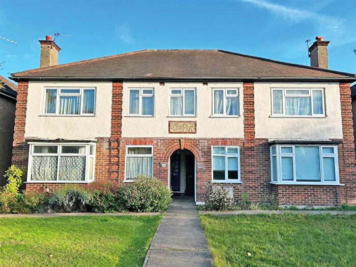 2 Bedroom Flat For Sale In Moor Lane, Chessington, KT9