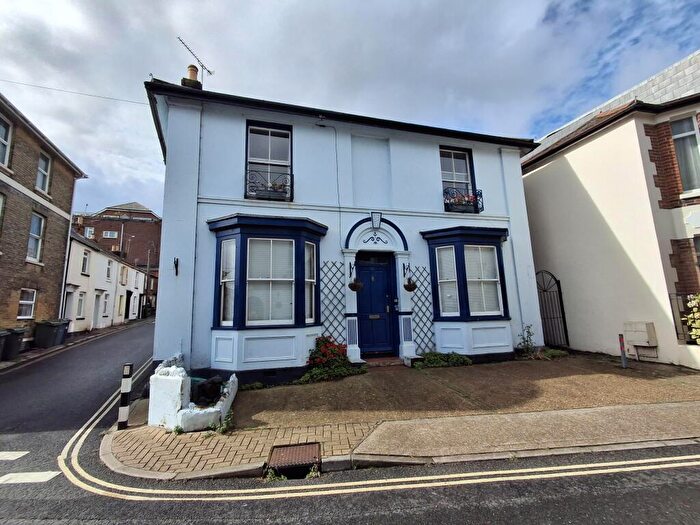 1 Bedroom Apartment To Rent In Castle Street, Ryde, PO33