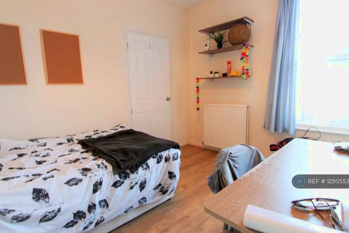 4 Bedroom Terraced House To Rent In De Beauvoir Road, Reading, RG1