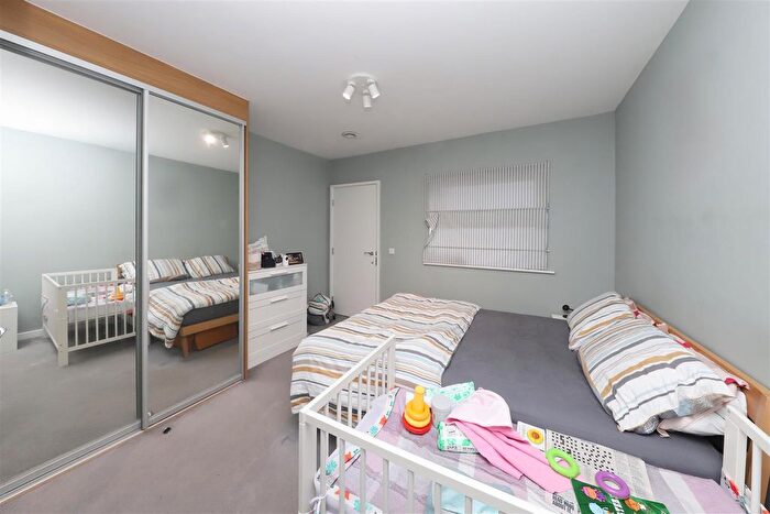 2 Bedroom Flat For Sale In Wintergreen Boulevard, West Drayton, UB7