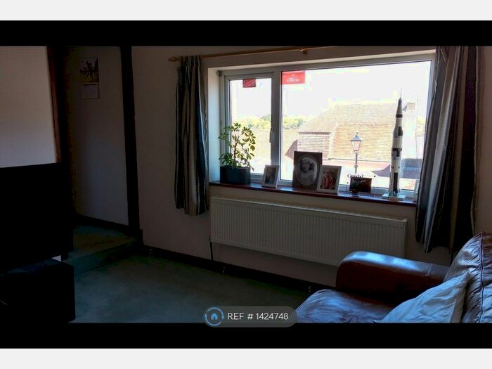 1 Bedroom Flat To Rent In High Street, Lymington, SO41