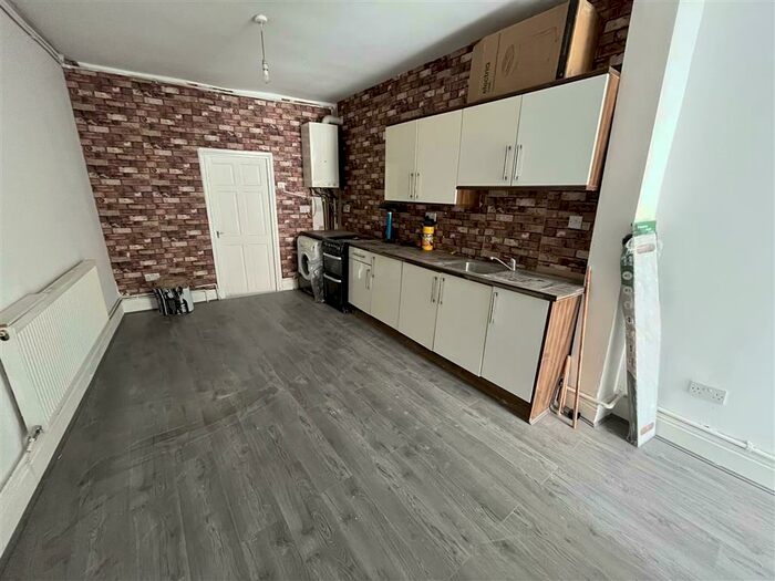 1 Bedroom Flat To Rent In Hall Street, Dudley, DY2