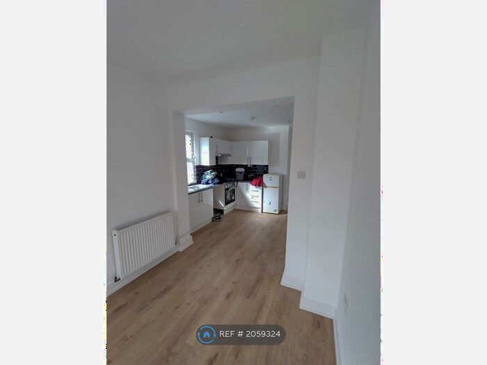 2 Bedroom Flat To Rent In Brownhill Road, London, SE6
