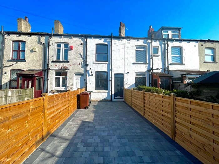 3 Bedroom Terraced House To Rent In Ashfield Terrace, Leeds, LS15