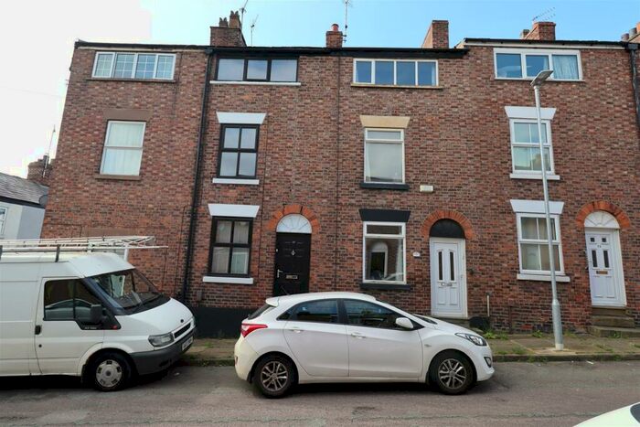 4 Bedroom House To Rent In Paradise Street, Macclesfield, SK11
