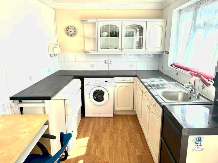 Studio To Rent In Whitefriars Drive, Harrow, HA3