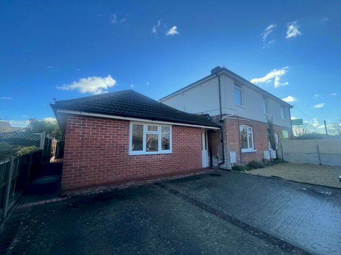 2 Bedroom Bungalow To Rent In Lake Road, Hamworthy, BH15