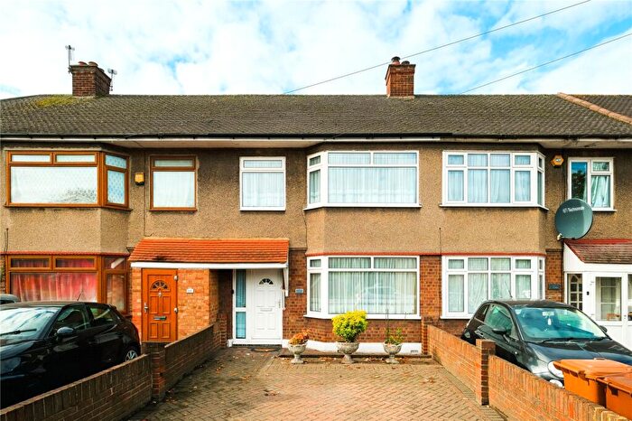 3 Bedroom Terraced House For Sale In Whalebone Lane South, Dagenham, RM8