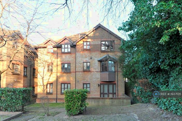2 Bedroom Flat To Rent In Bedford Terrace, Sutton, SM2