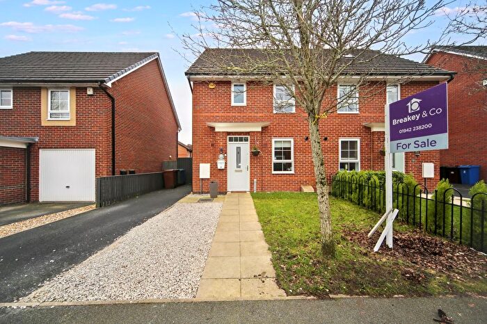 3 Bedroom Semi Detached House For Sale In Findley Cook Road, Wigan, WN3