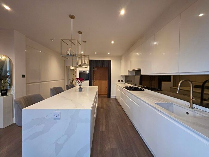 4 Bedroom Semi Detached House For Sale In Crundale Avenue, London, NW9