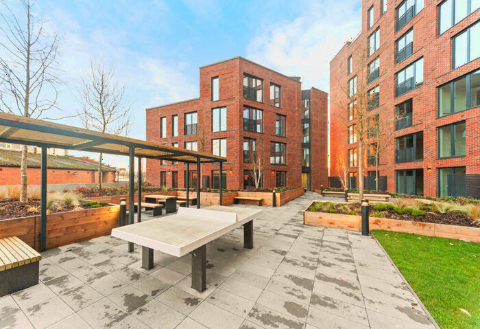 1 Bedroom Apartment To Rent In Whitehall Road, Leeds, LS12