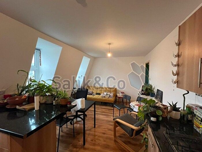 1 Bedroom Flat To Rent In Bethnal Green Road, London, E2