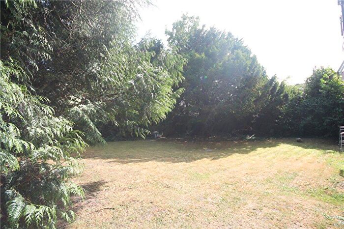 1 Bedroom Apartment For Sale In Waldrons Path, Bramley Hill, South Croydon, CR2