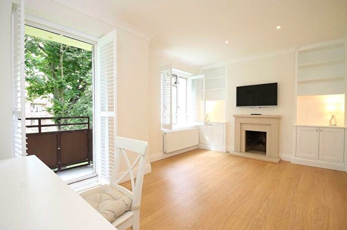 3 Bedroom Flat To Rent In Bonner House, Aubyn Square, SW15