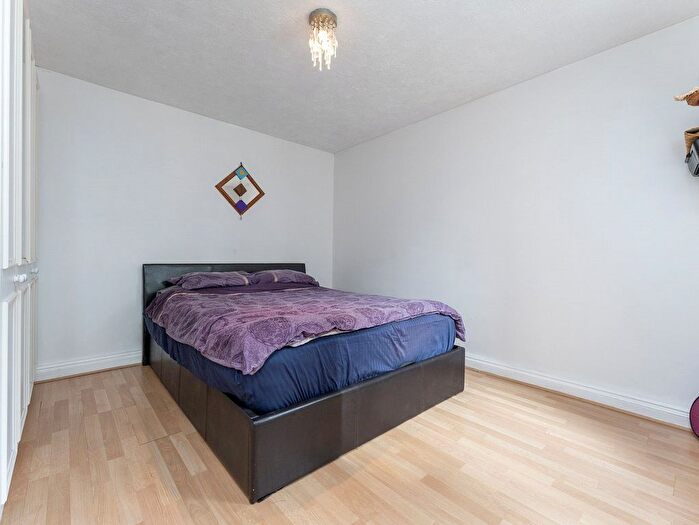 2 Bedroom Flat For Sale In Grange Road, Sutton, SM2