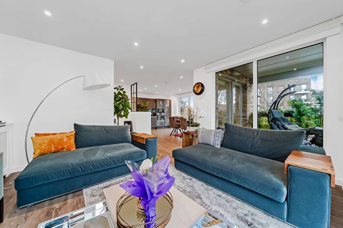 2 Bedroom Flat To Rent In Cornforth Lane, Mill Hill East, NW7