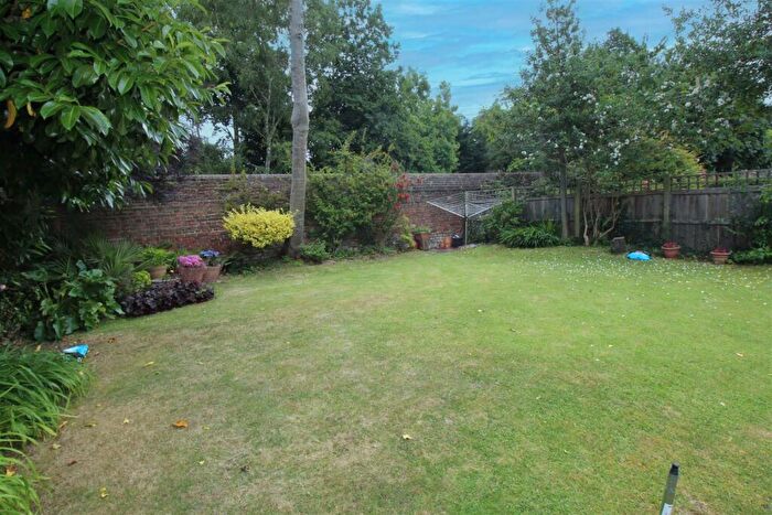 4 Bedroom Detached House For Sale In Pound Hill, Crawley, RH10
