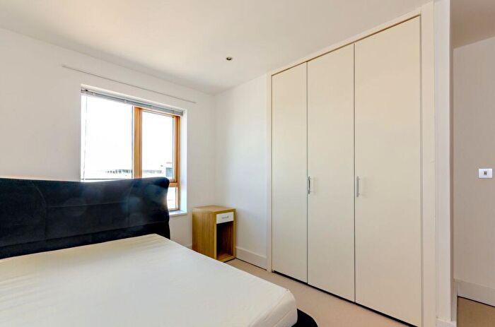 2 Bedroom Flat For Sale In Epsom Road, Guildford, GU1