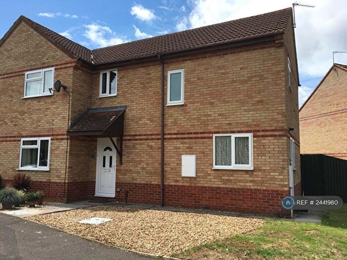 3 Bedroom Semi-Detached House To Rent In Foxglove Close, Gloucester, GL4