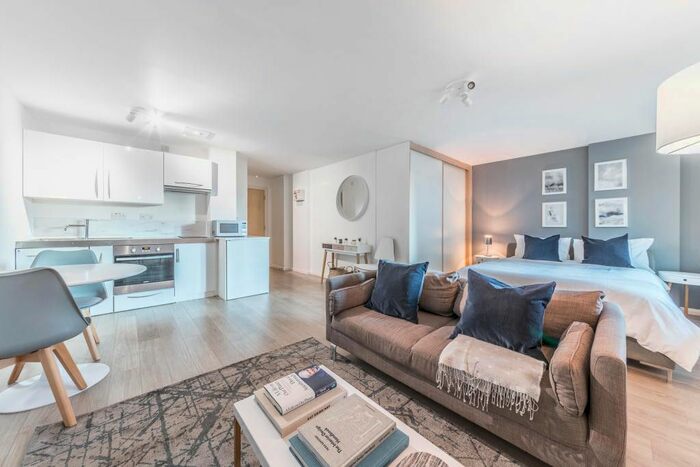 Terraced House To Rent In Cutter Lane, London, SE10