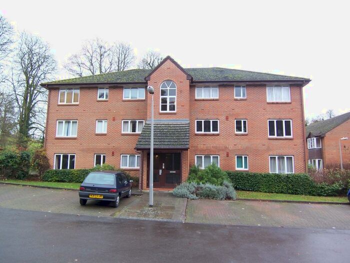 1 Bedroom Apartment To Rent In Tilebarn Close, Henley-on-Thames, Oxfordshire, RG9