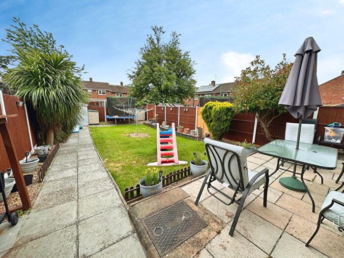 3 Bedroom Terraced House For Sale In Sponne Rise, Leicester, LE2