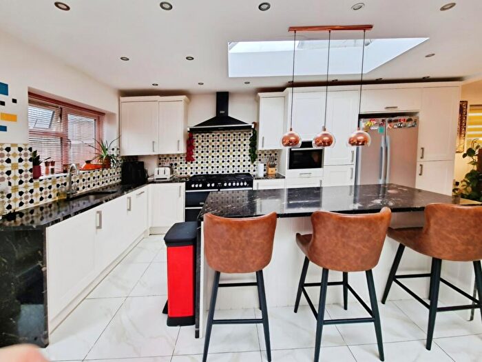 5 Bedroom Semi-Detached House To Rent In Blackfen Road, Sidcup, DA15