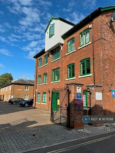 2 Bedroom Flat To Rent In The Spires, Canterbury, CT2