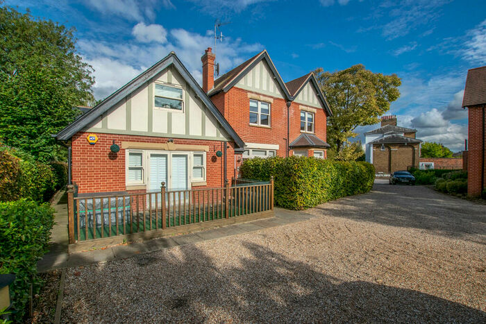 2 Bedroom Apartment To Rent In North Road, Hertford, SG14