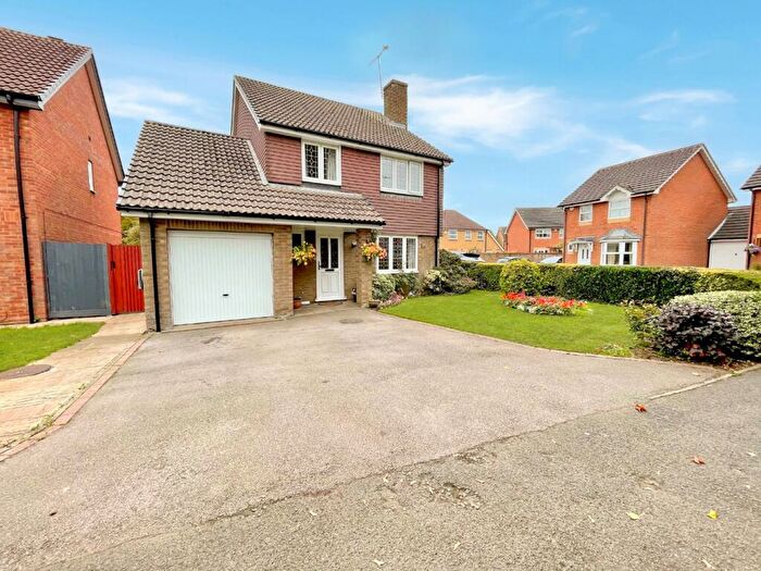 4 Bedroom Detached House For Sale In Holford Way, Luton, Bedfordshire, LU3