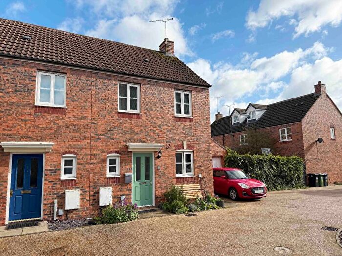 2 Bedroom Semi Detached House For Sale In Lynnon Field, Chase Meadow, Warwick, CV34