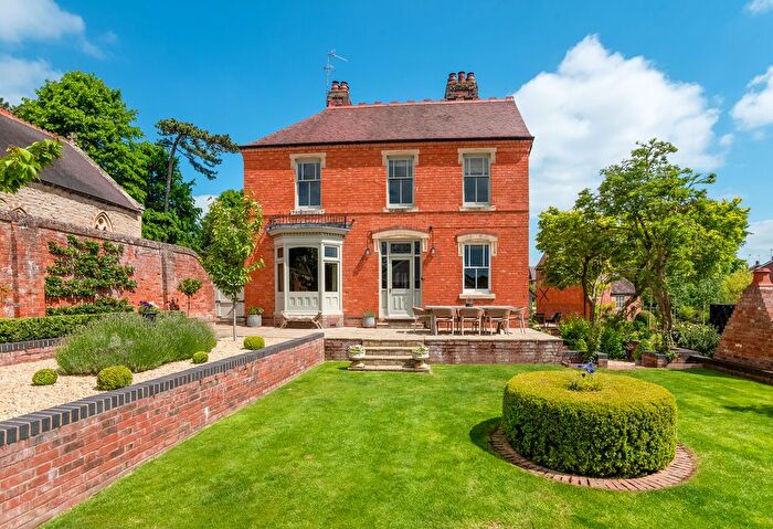 5 Bedroom Detached House For Sale In Brook Lane, Charlton, Worcestershire, WR10