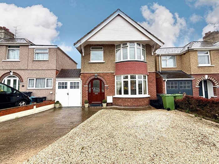 3 Bedroom Detached House For Sale In Tismeads Crescent, Old Town, Swindon, SN1